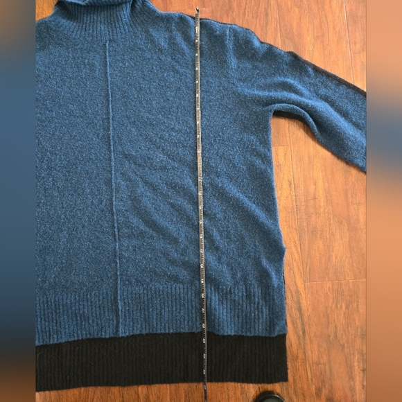 Athleta Transit Merino Wool Blend Colorblock Turtleneck Teal/Black Sweater - Picture 12 of 17